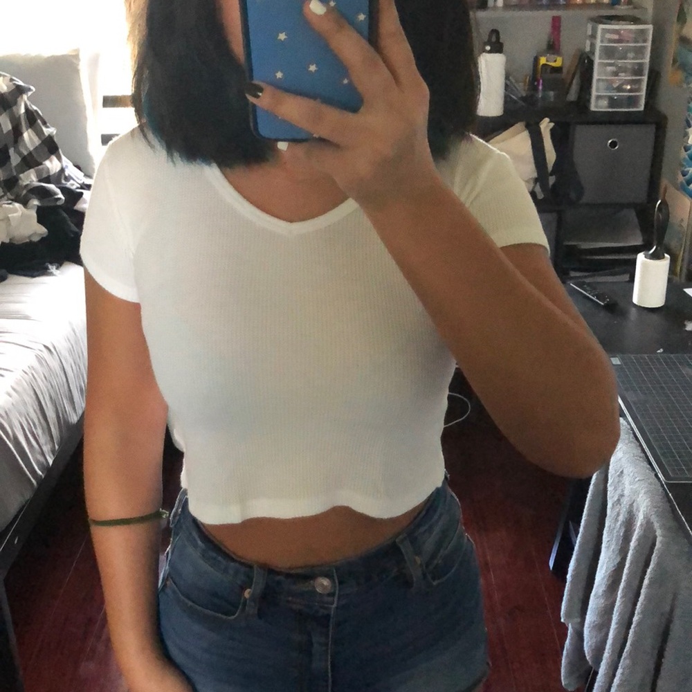 v-neck crop top
